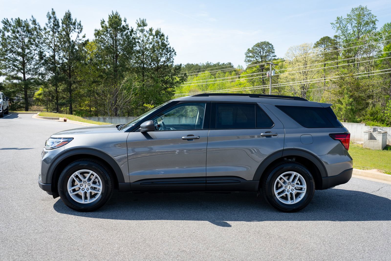 New 2026 Ford Explorer Active RWD image 5