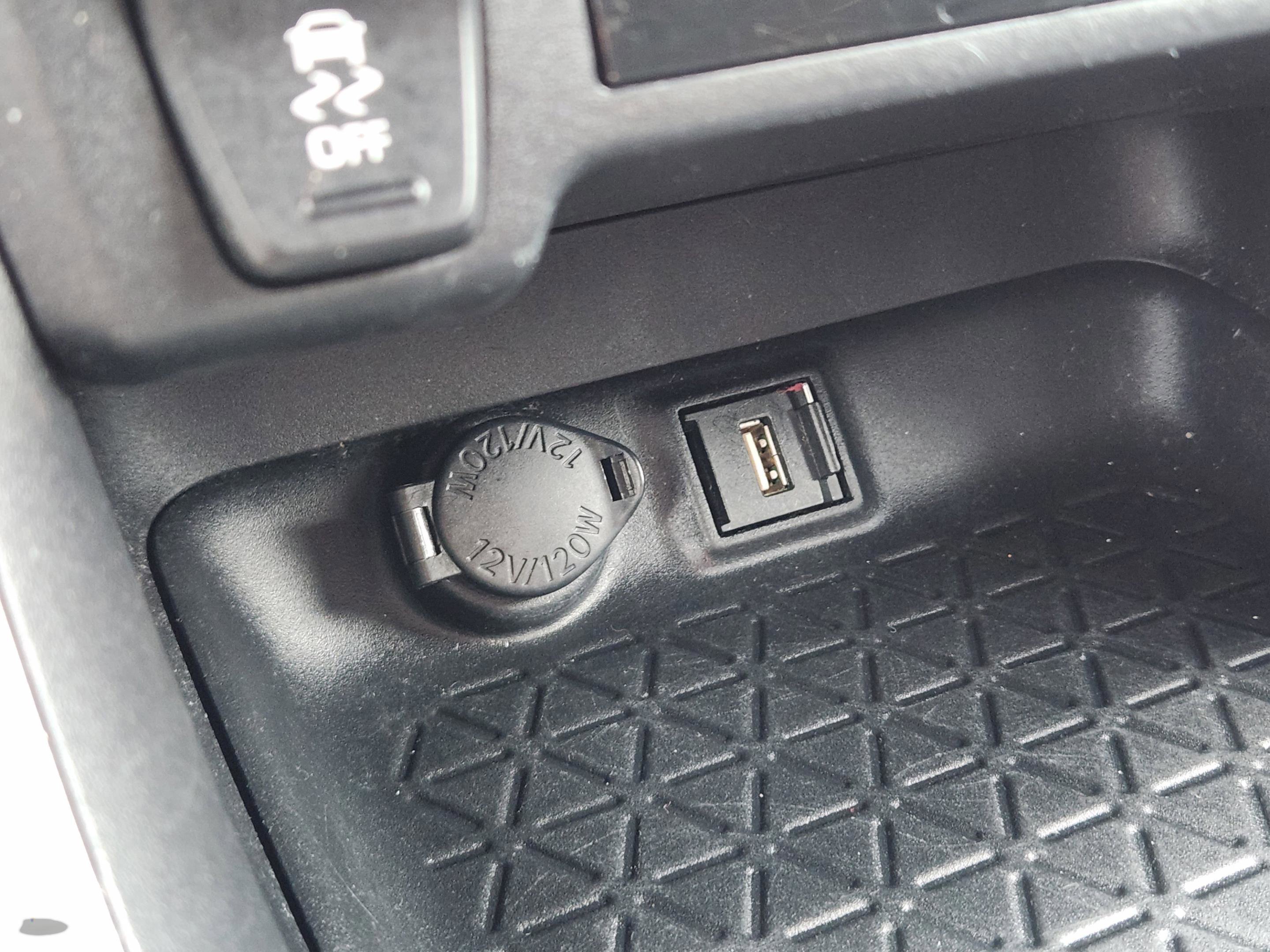 Used 2021 Toyota RAV4 XLE w/ Convenience Package image 40