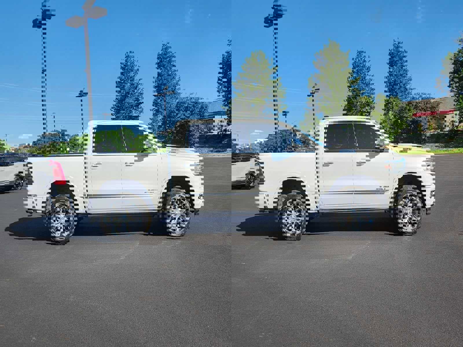 Used 2022 RAM 1500 Limited w/ Body-Colour Bumper Group image 2