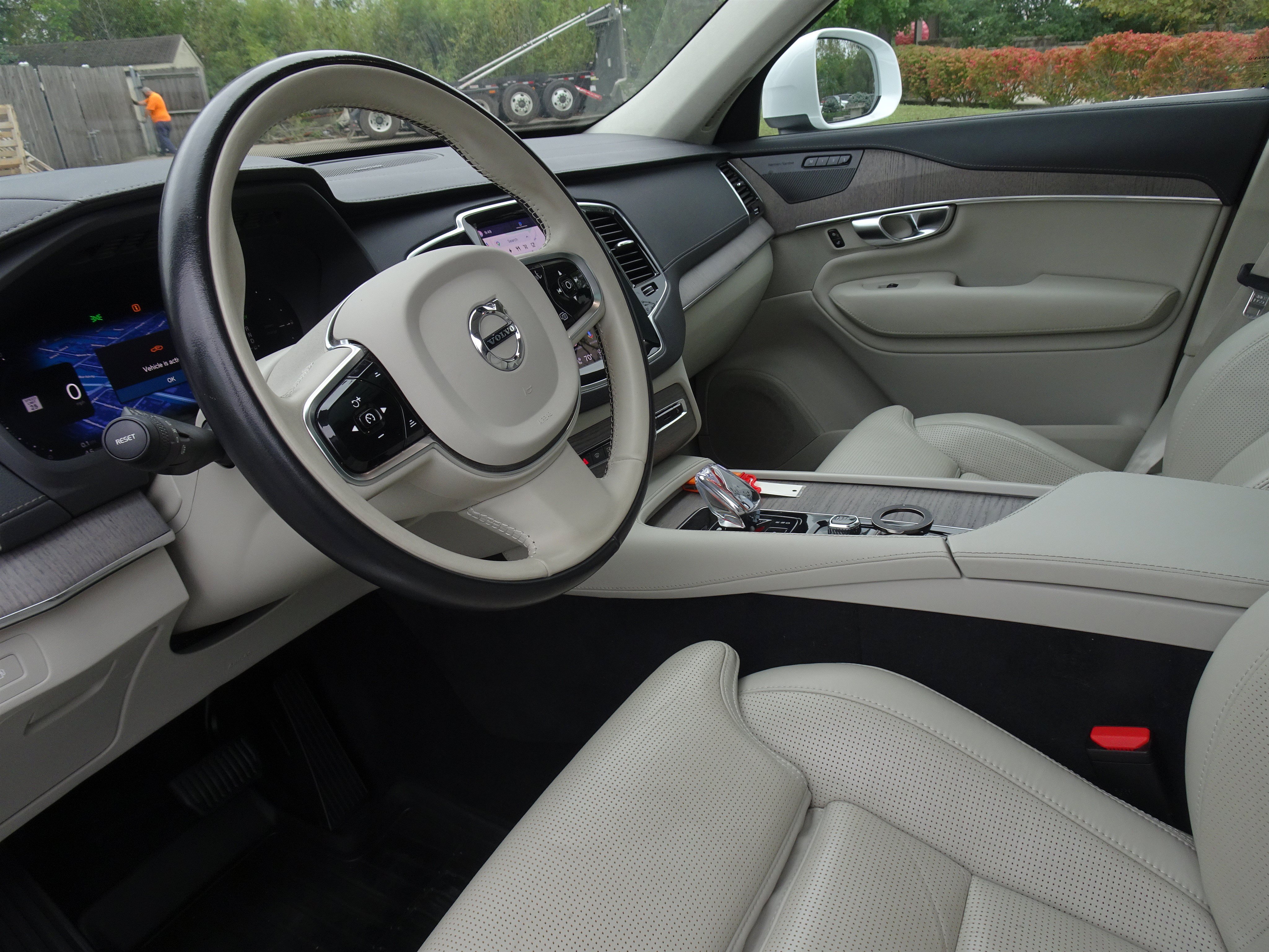 Used 2023 Volvo XC90 T8 Ultimate w/ Lounge Package AWD/4WD image 13