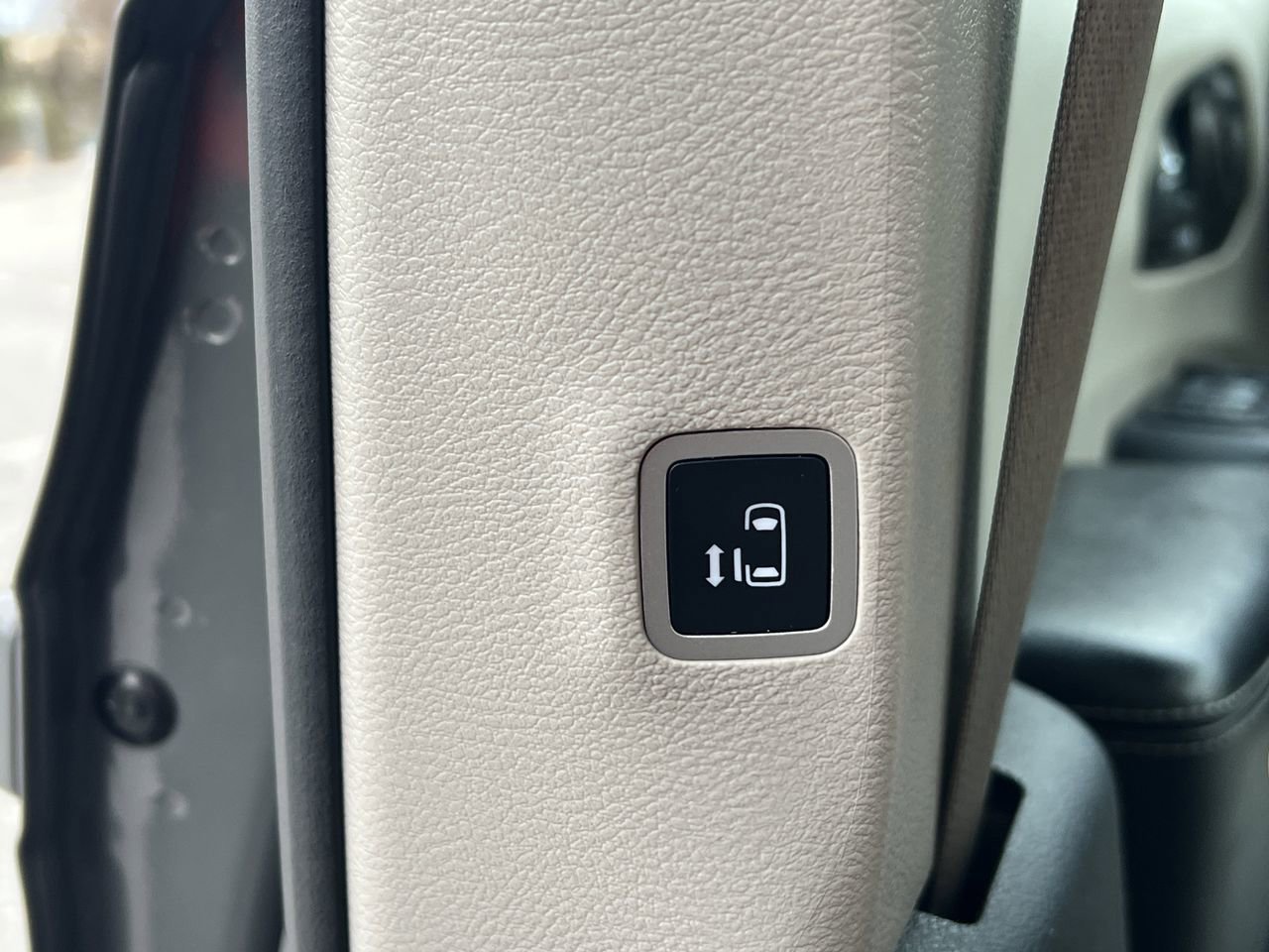 Used 2021 Chrysler Pacifica Touring-L image 30