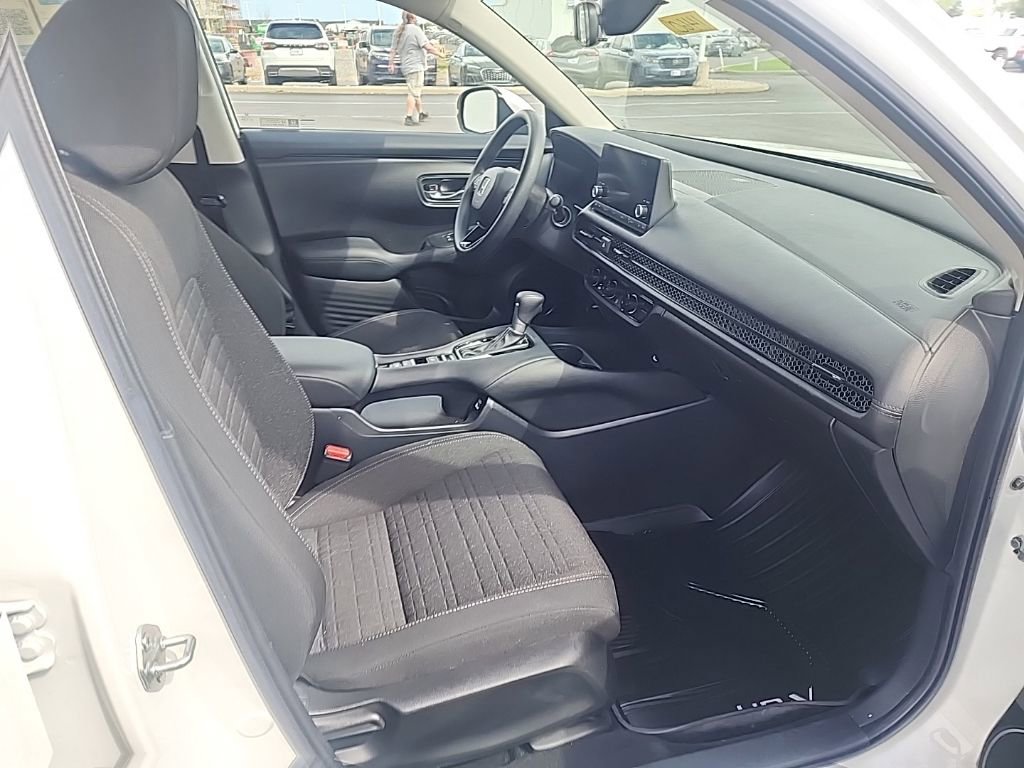 Certified 2023 Honda HR-V LX image 31