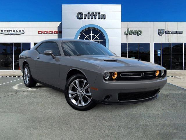 Used 2023 Dodge Challenger SXT image 1