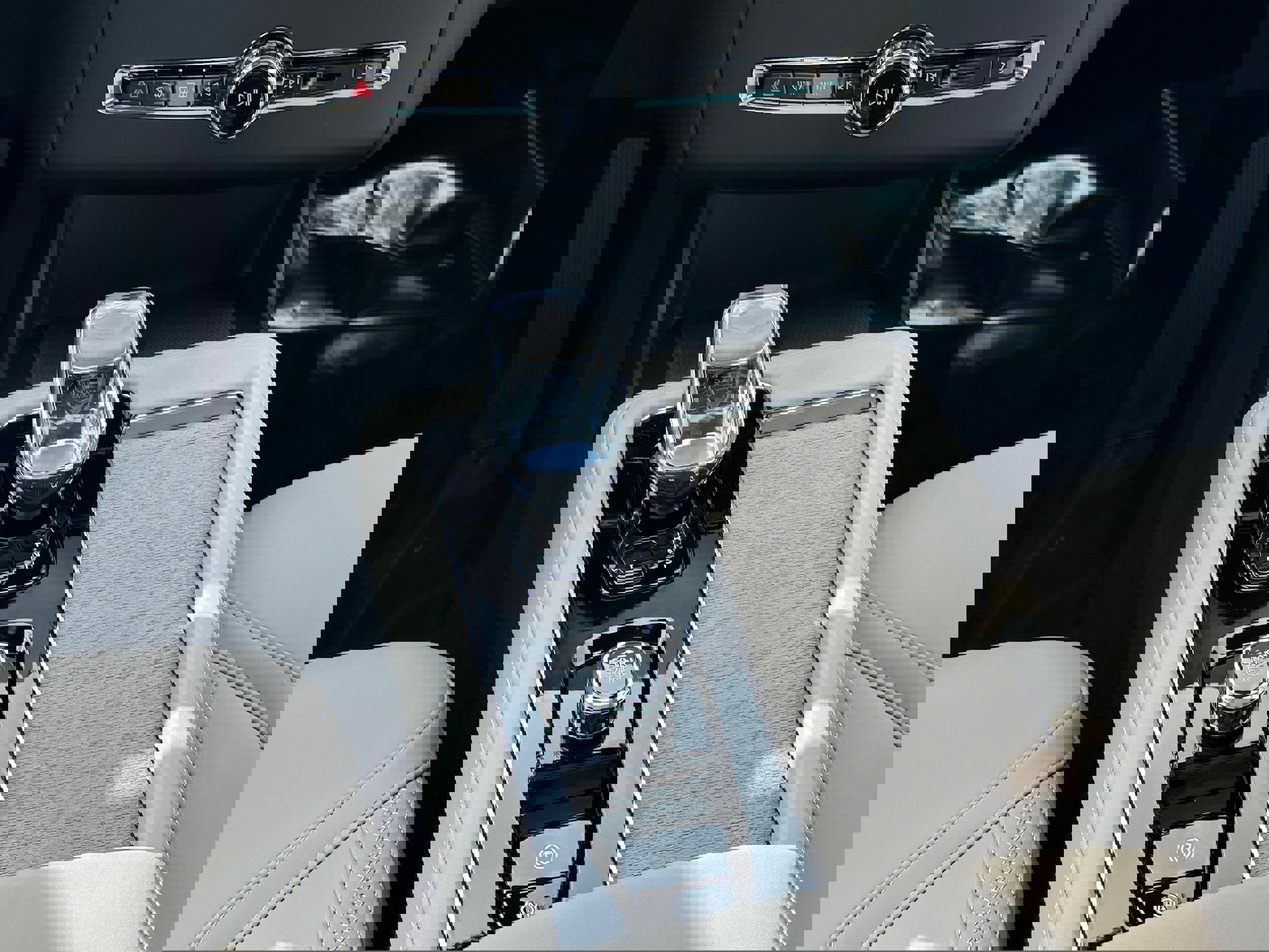 New 2026 Volvo XC90 B6 Plus w/ Protection Package Premier image 14