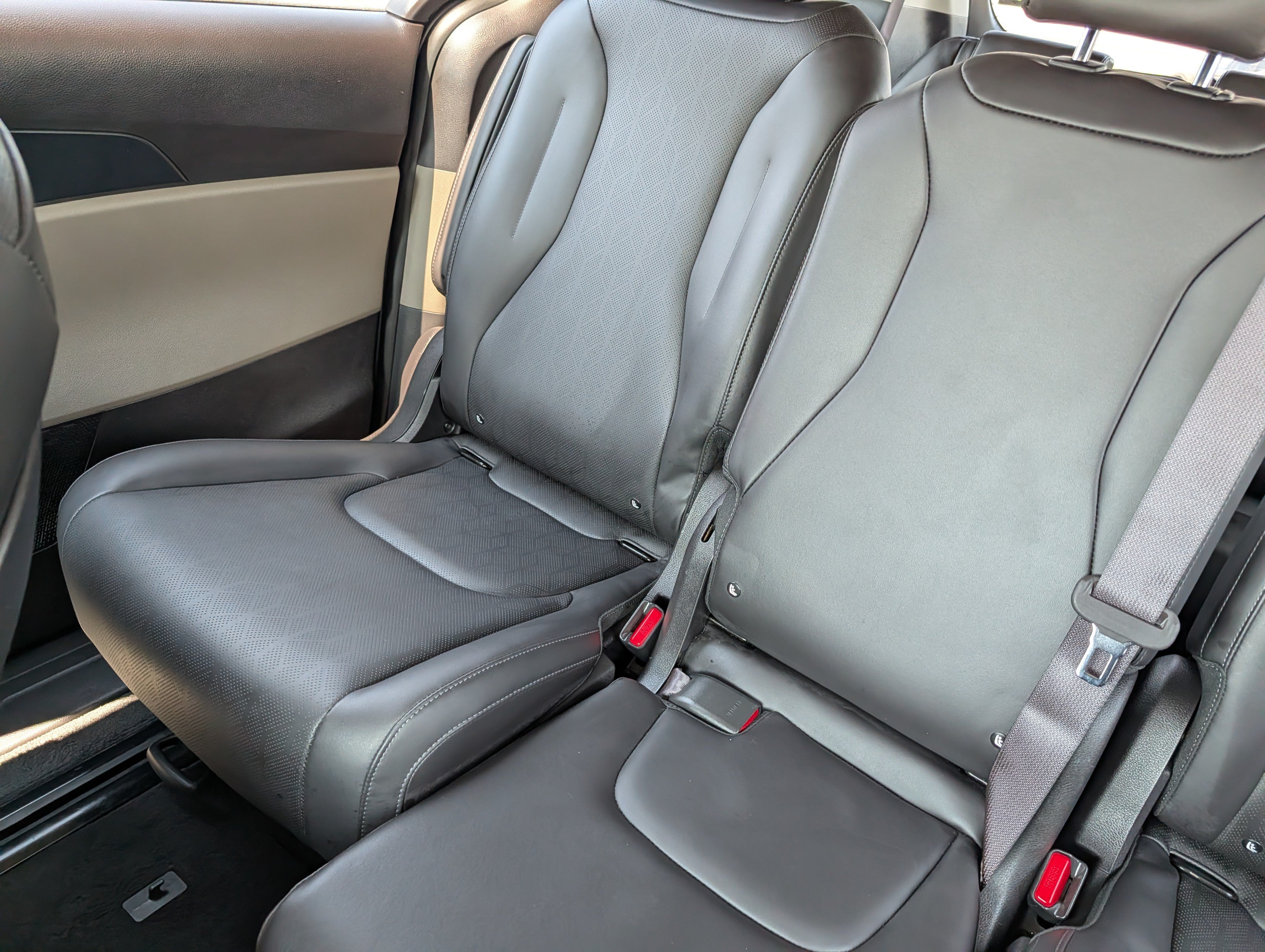 Certified 2026 Kia Carnival FWD image 12