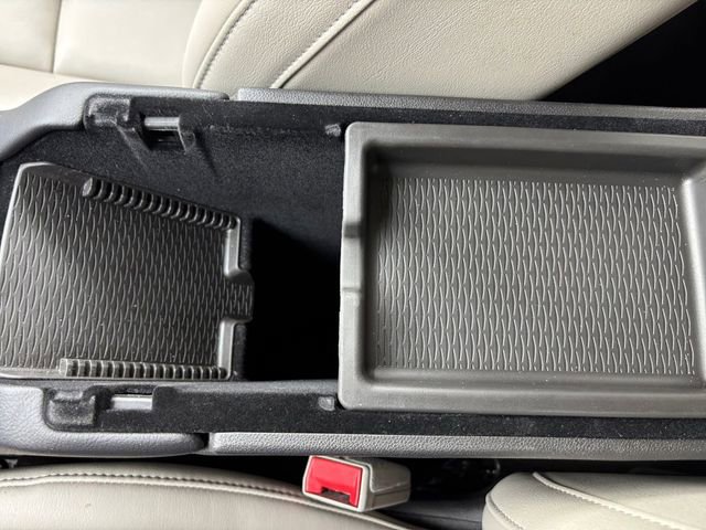 Used 2023 Cadillac XT4 Luxury w/ Cold Weather Package FWD image 35