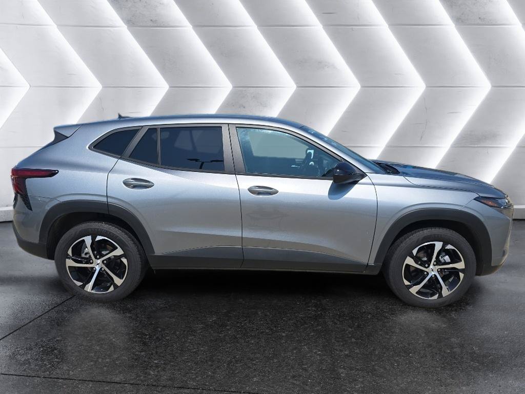 Used 2026 Chevrolet Trax RS FWD image 4