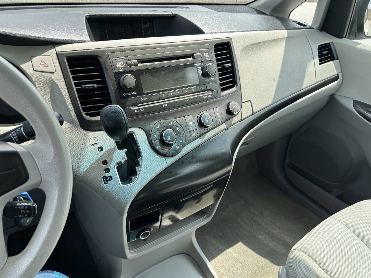 Used 2013 Toyota Sienna L FWD image 25