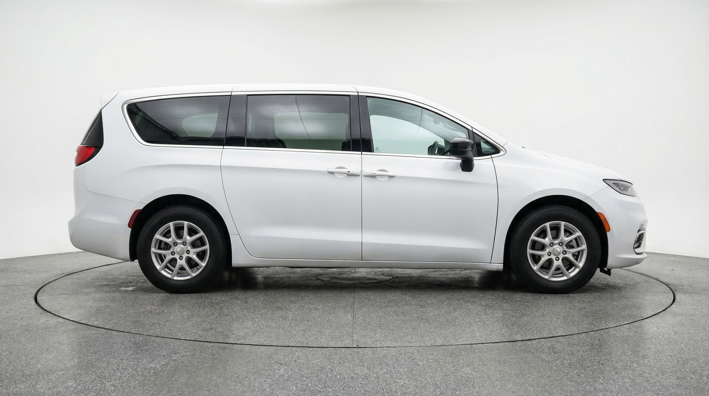 Used 2024 Chrysler Voyager LX FWD image 11