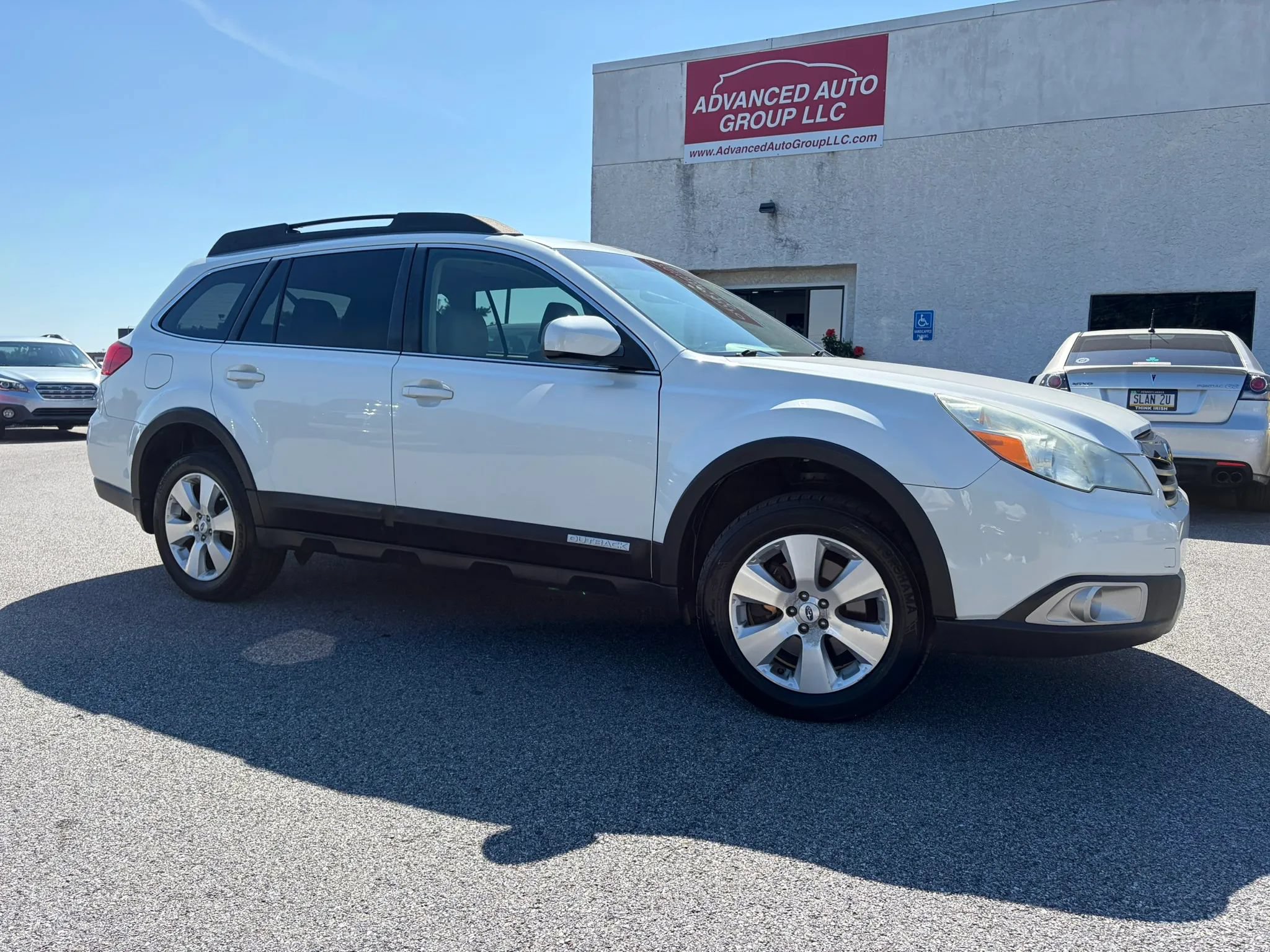 Used 2012 Subaru Outback 3.6R Limited w/ Moonroof Pkg AWD/4WD image 1