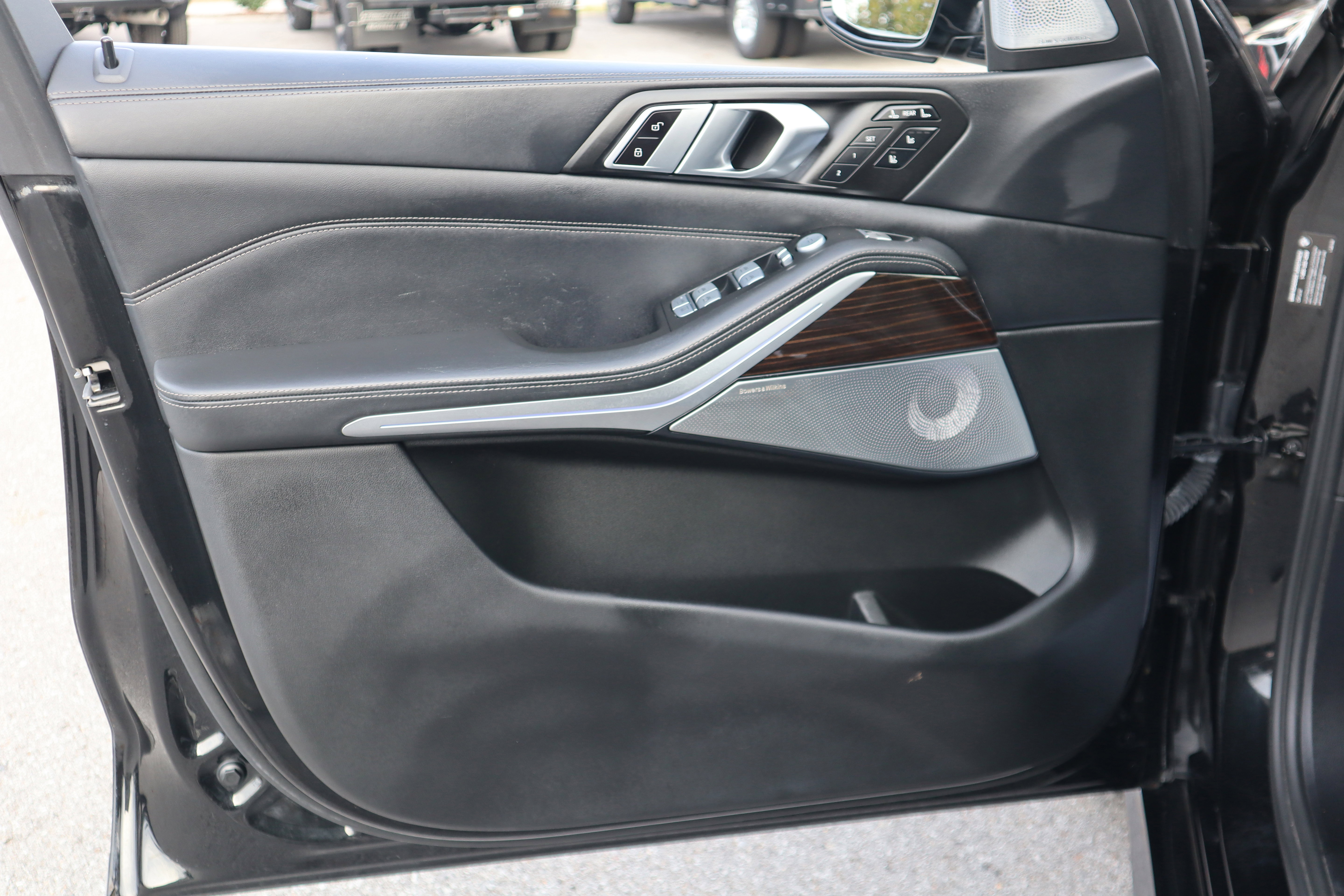 Used 2023 BMW X7 M60i w/ Executive Package image 32