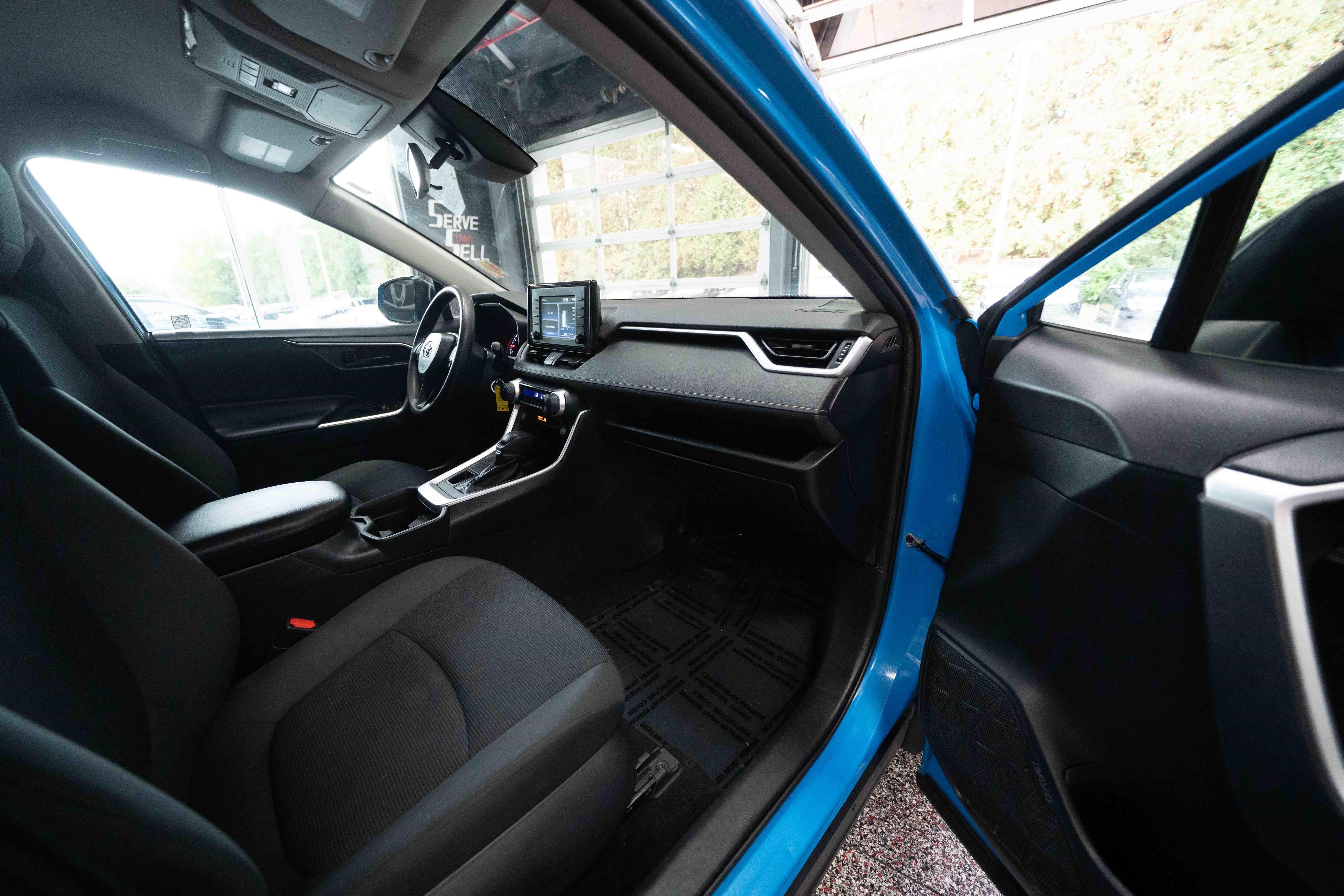 Used 2019 Toyota RAV4 LE w/ Carpet Mat Package AWD/4WD image 26