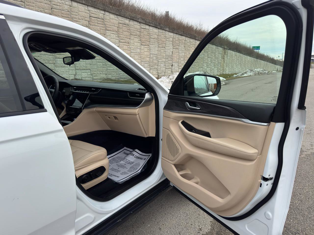 Used 2024 Jeep Grand Cherokee L Limited image 34