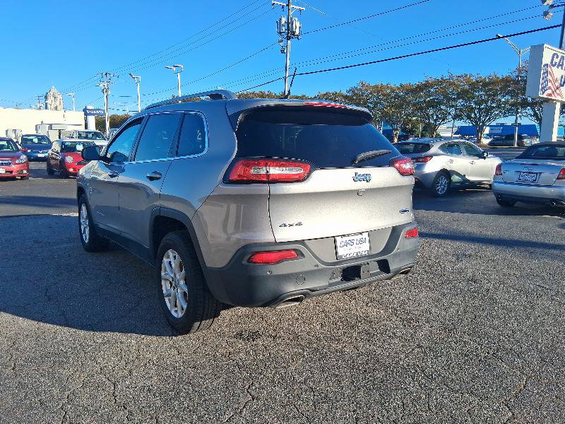 Used 2015 Jeep Cherokee Latitude w/ Cold Weather Group image 2