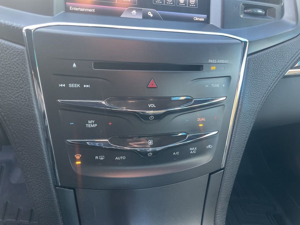 Used 2014 Lincoln MKS image 20