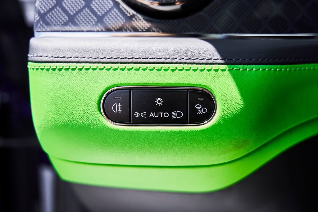 Used 2025 Bentley Bentayga AWD/4WD image 61