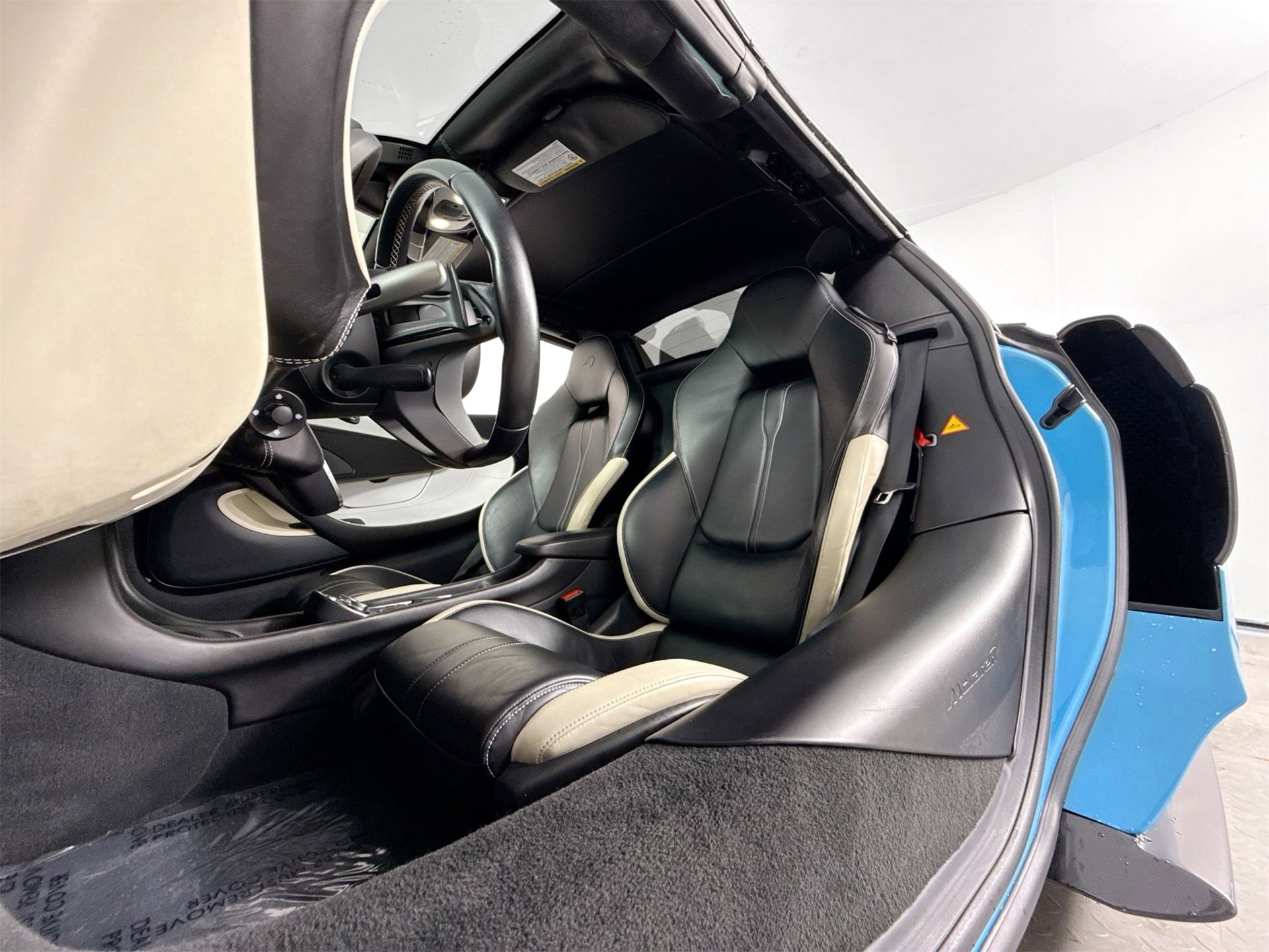 Used 2018 McLaren 570S Spider image 9