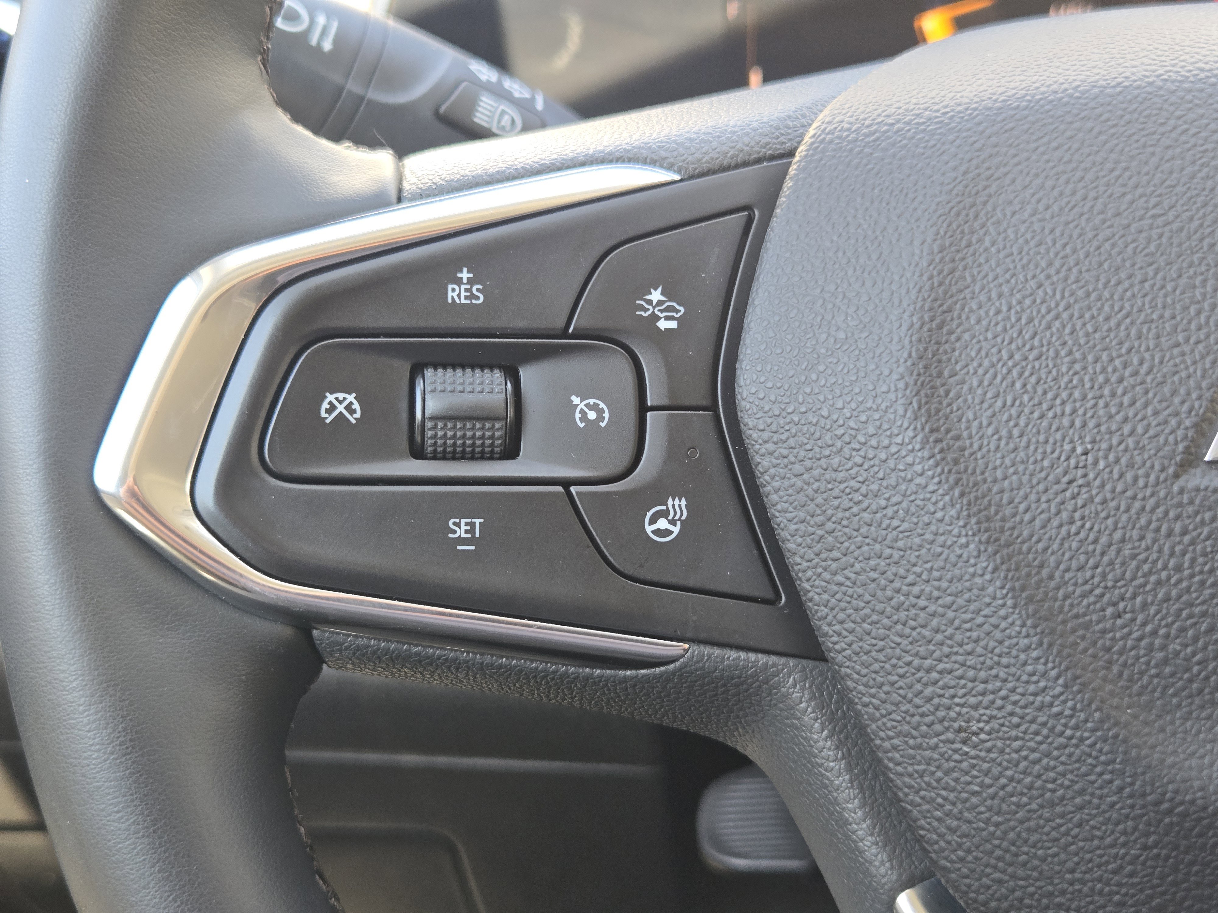 Used 2025 Chevrolet Trax LT w/ LT Convenience Package FWD image 31