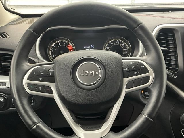 Used 2017 Jeep Cherokee Trailhawk AWD/4WD image 9