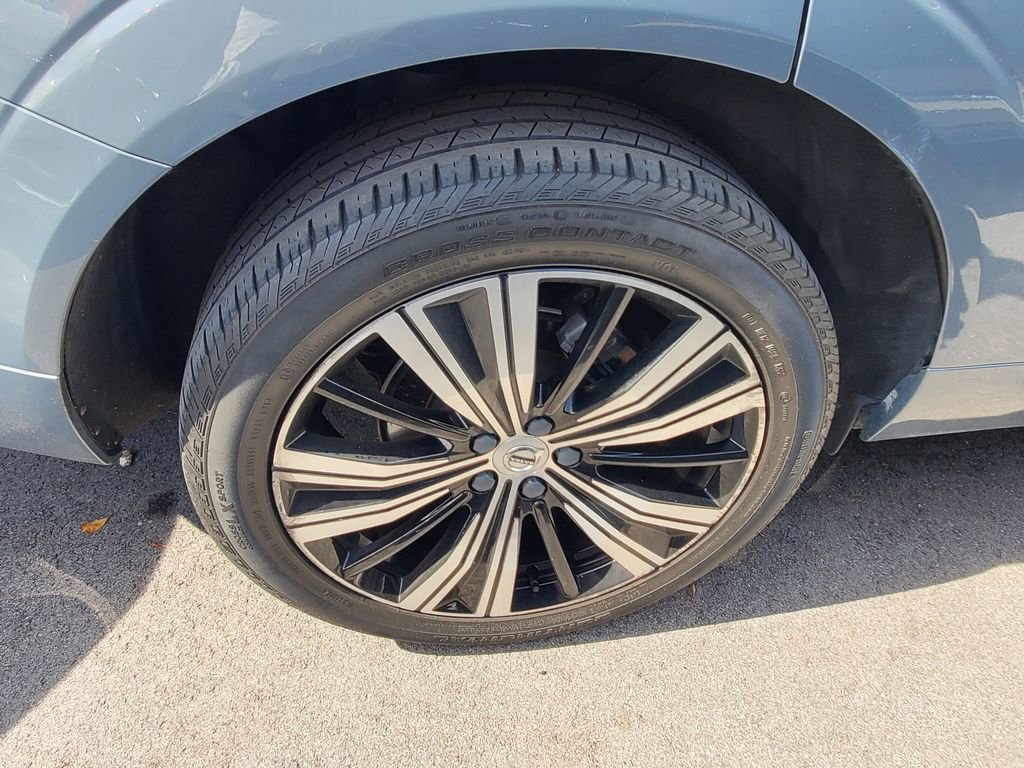 Used 2022 Volvo XC60 B5 Inscription image 6