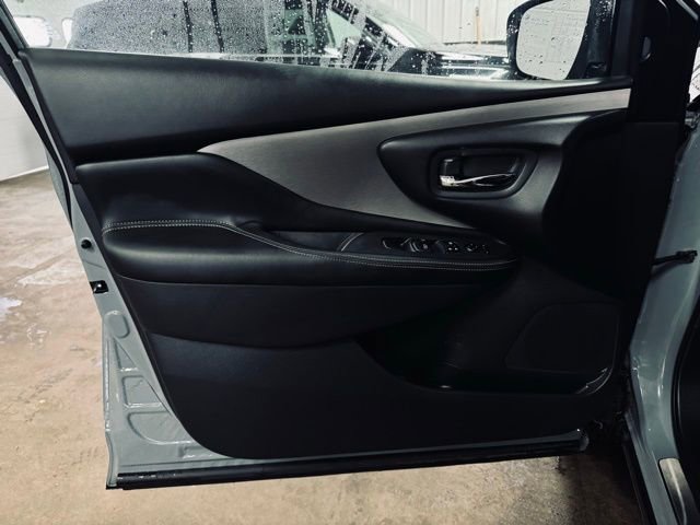 Used 2023 Nissan Murano SV w/ SV Midnight Edition Package image 13