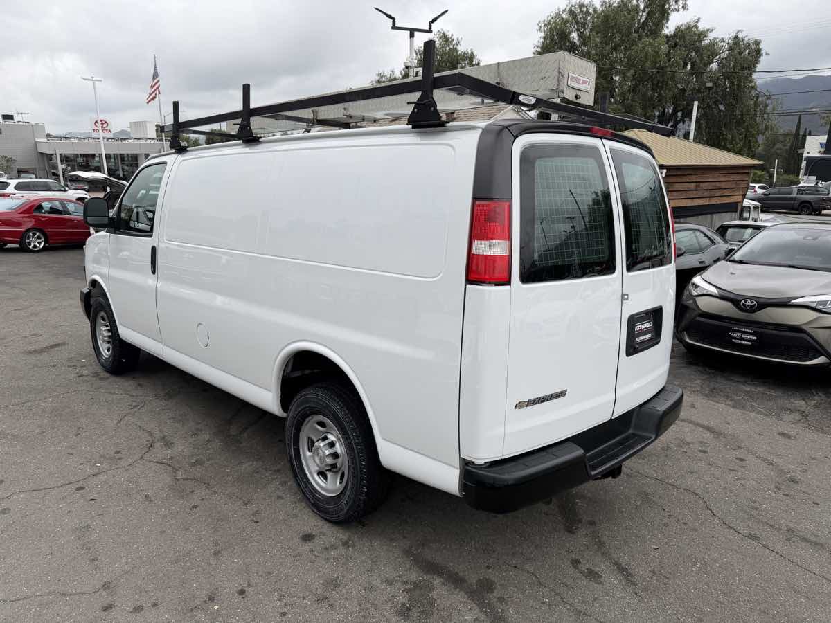Used 2020 Chevrolet Express 2500 w/ Driver Convenience Package RWD image 4