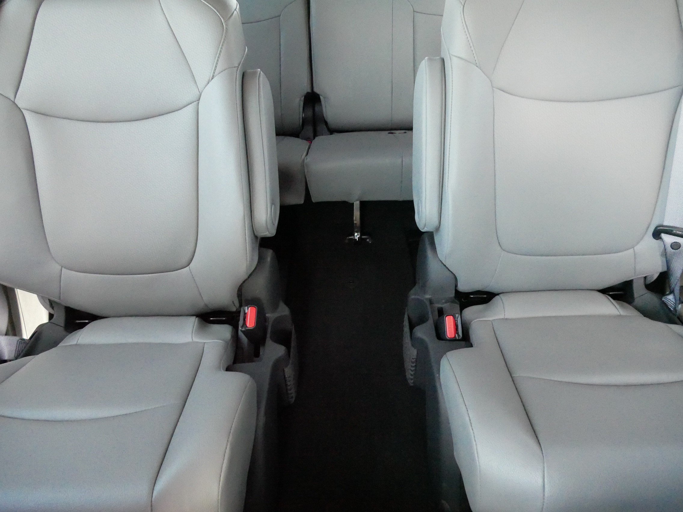 Used 2025 Toyota Sienna XLE w/ XLE Plus Package AWD/4WD image 13