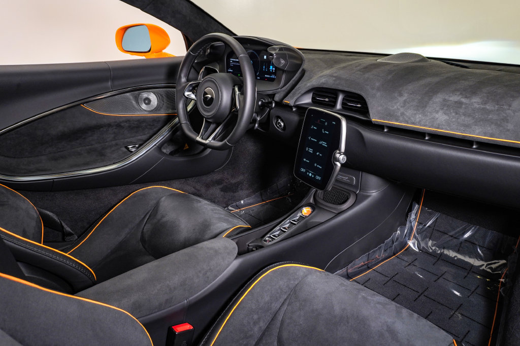 Used 2026 McLaren Artura Spider RWD image 20
