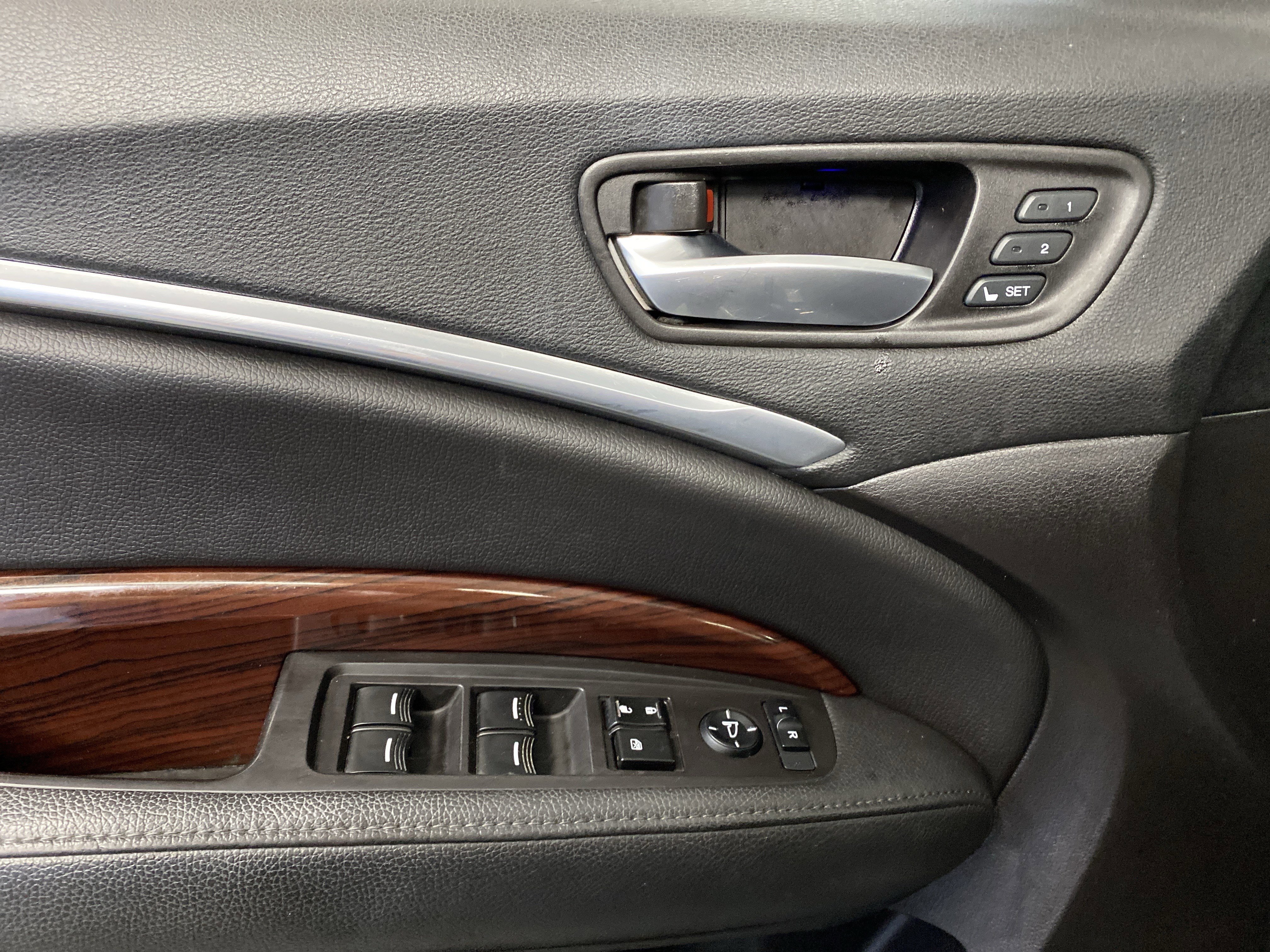 Used 2015 Acura MDX SH-AWD w/ Technology Package image 12