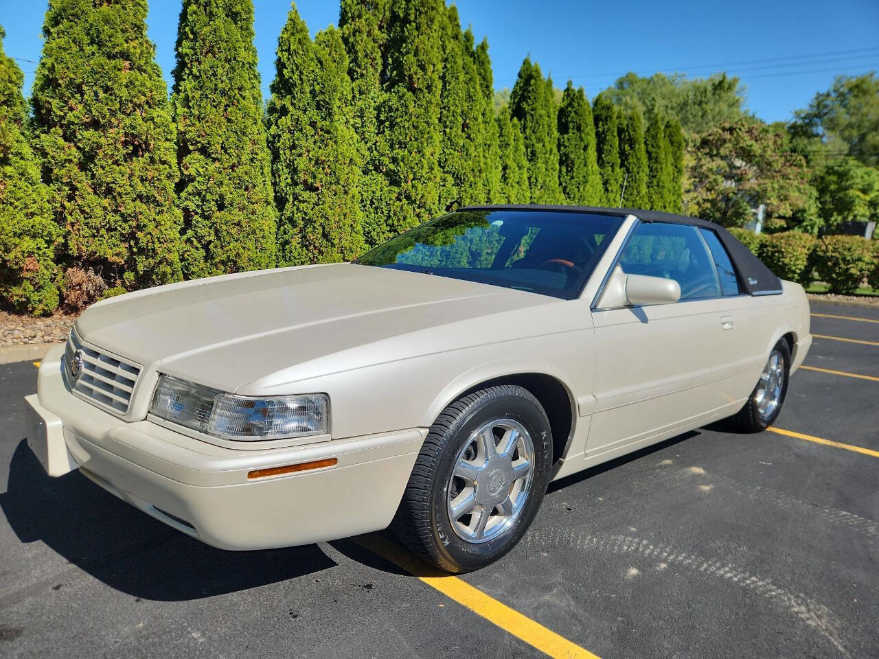 Used 2002 Cadillac Eldorado Touring w/ Preffered Equipment Group image 2