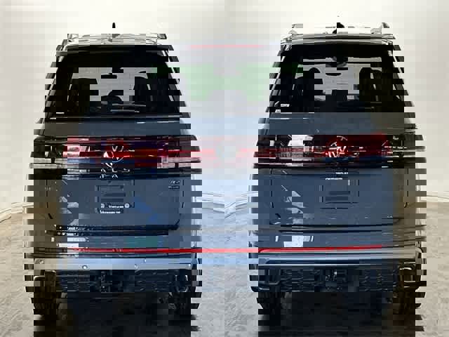 New 2025 Volkswagen Atlas Peak Edition SE image 4