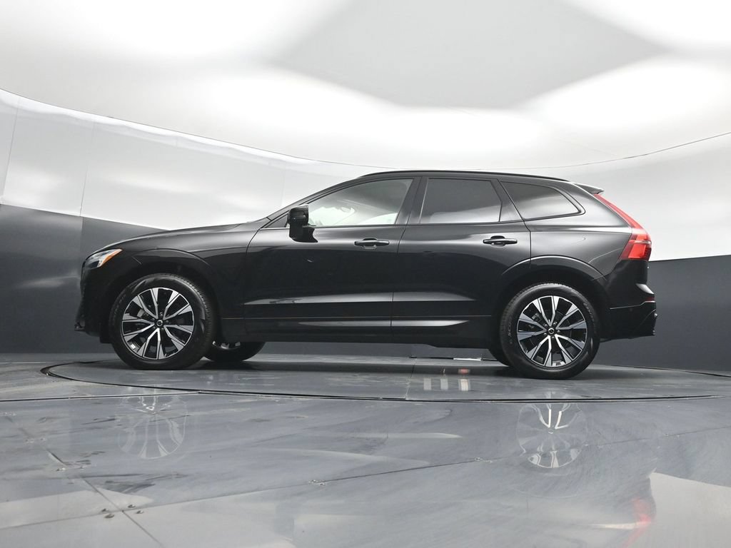 Used 2025 Volvo XC60 B5 Plus AWD/4WD image 7