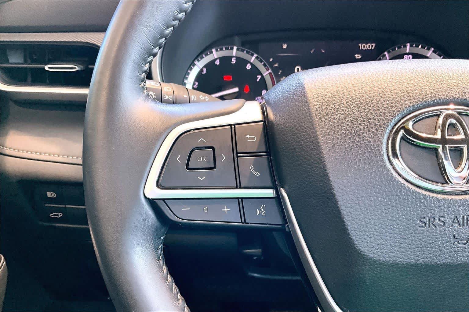 Used 2022 Toyota Highlander XSE FWD image 16