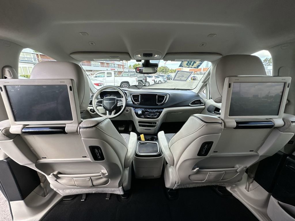 Used 2018 Chrysler Pacifica Limited w/ Advanced Safetytec Group FWD image 30