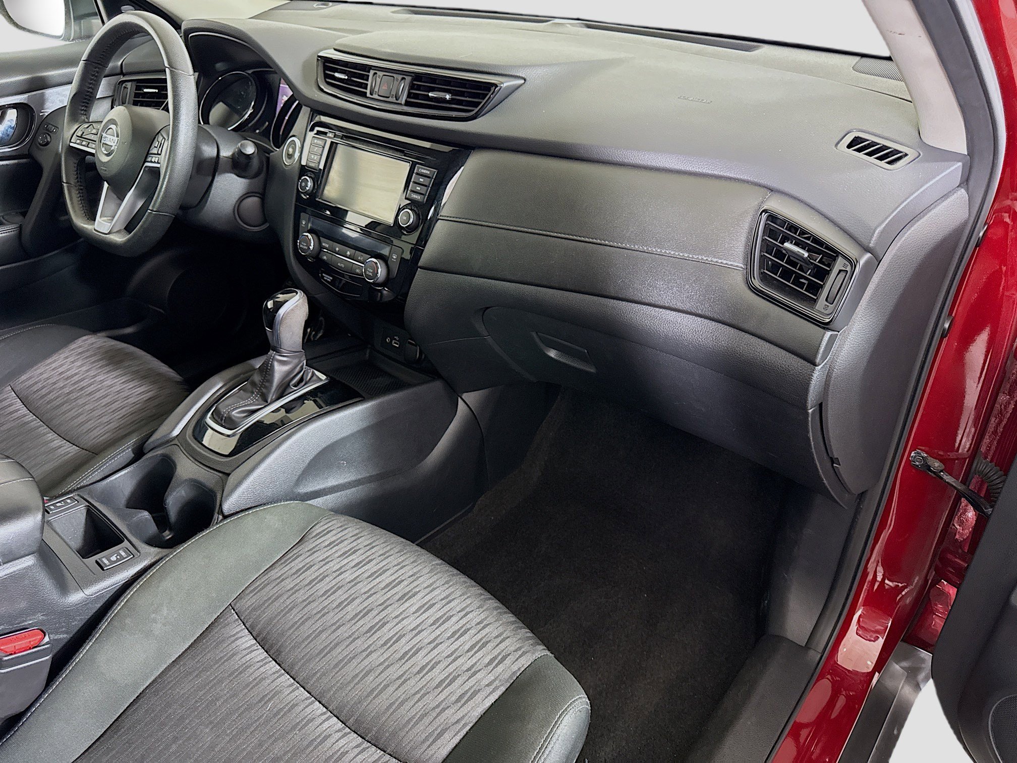 Used 2020 Nissan Rogue SV FWD image 30