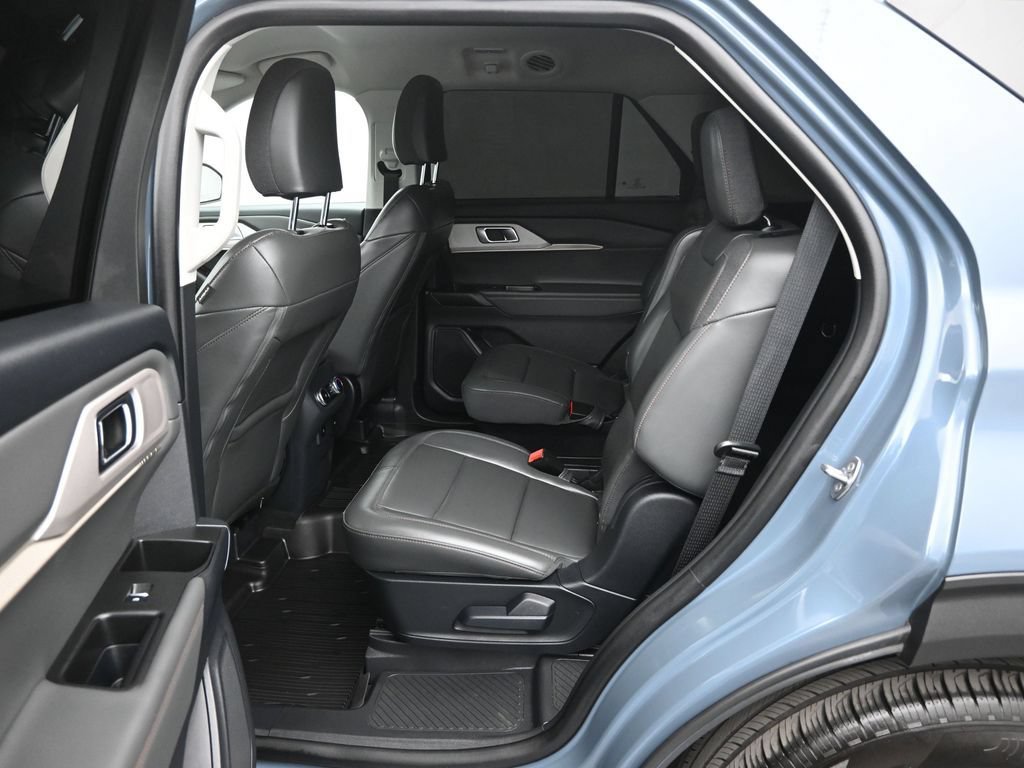 Used 2025 Ford Explorer Active w/ Active Comfort Package RWD image 19