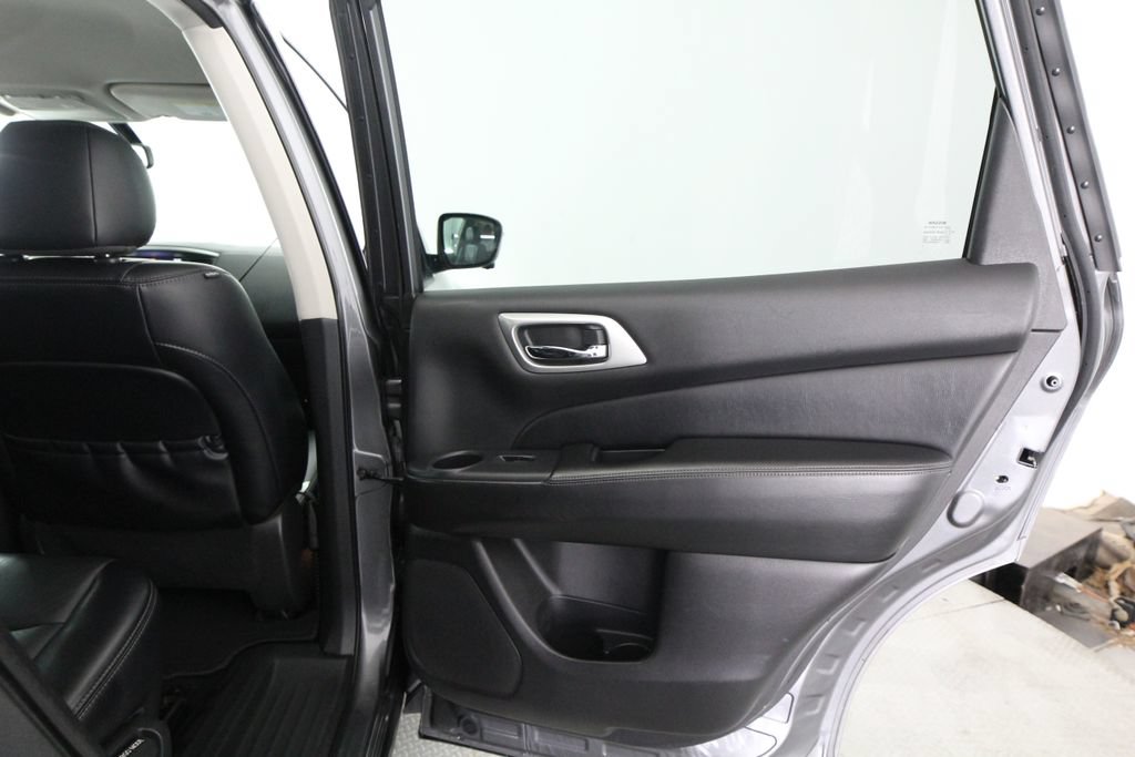 Used 2020 Nissan Pathfinder SL AWD/4WD image 44