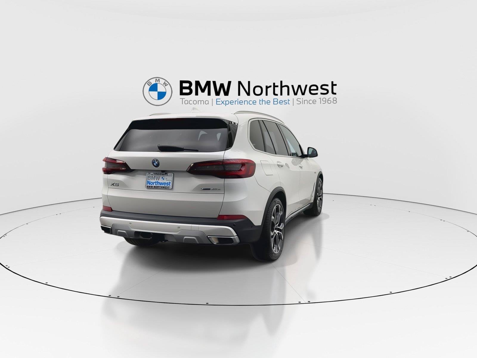 Used 2023 BMW X5 xDrive45e w/ Parking Assistance Package AWD/4WD image 3