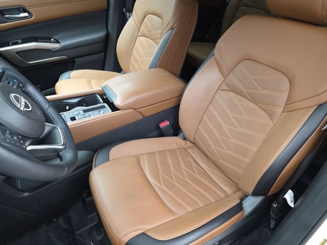Used 2025 Nissan Pathfinder Platinum w/ Cargo Package FWD image 15