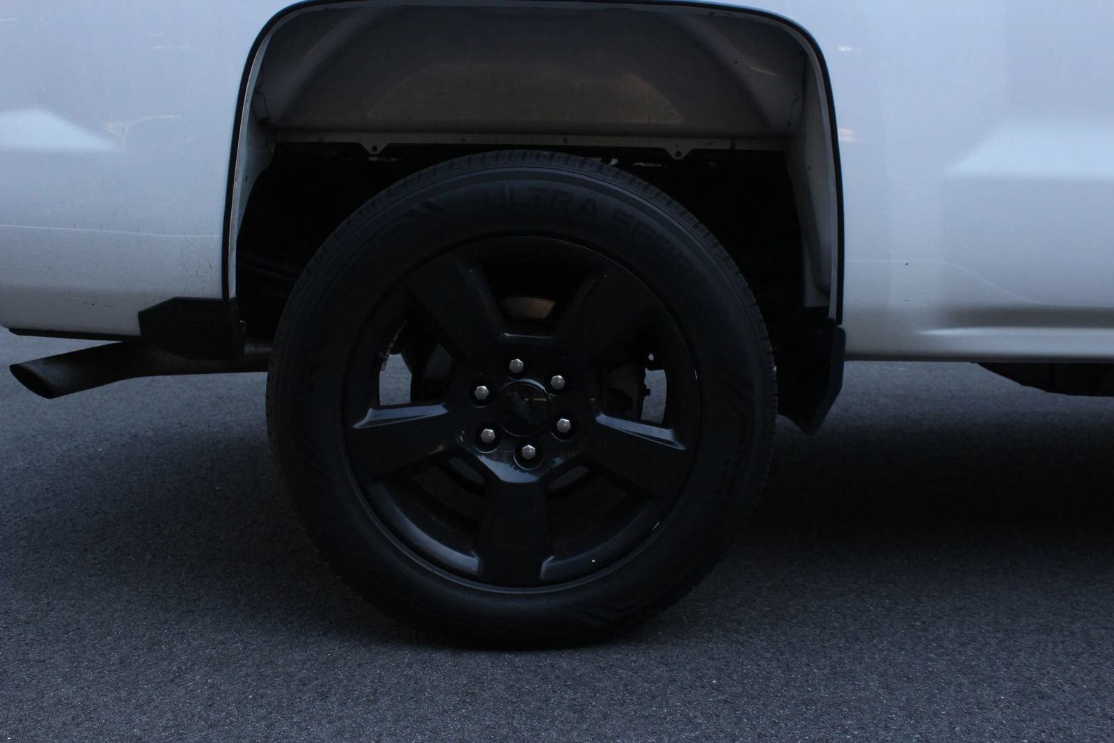 Used 2018 Chevrolet Silverado 1500 Custom RWD image 5