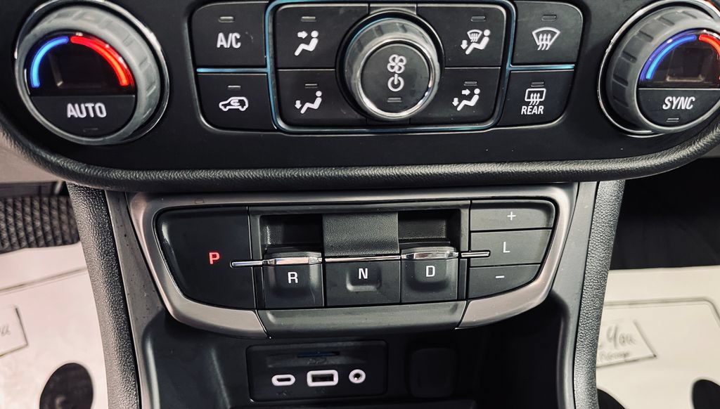 Used 2022 GMC Terrain AT4 AWD/4WD image 29