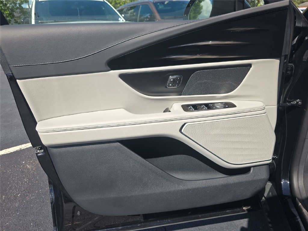 New 2026 Lincoln Nautilus Premier AWD/4WD image 13
