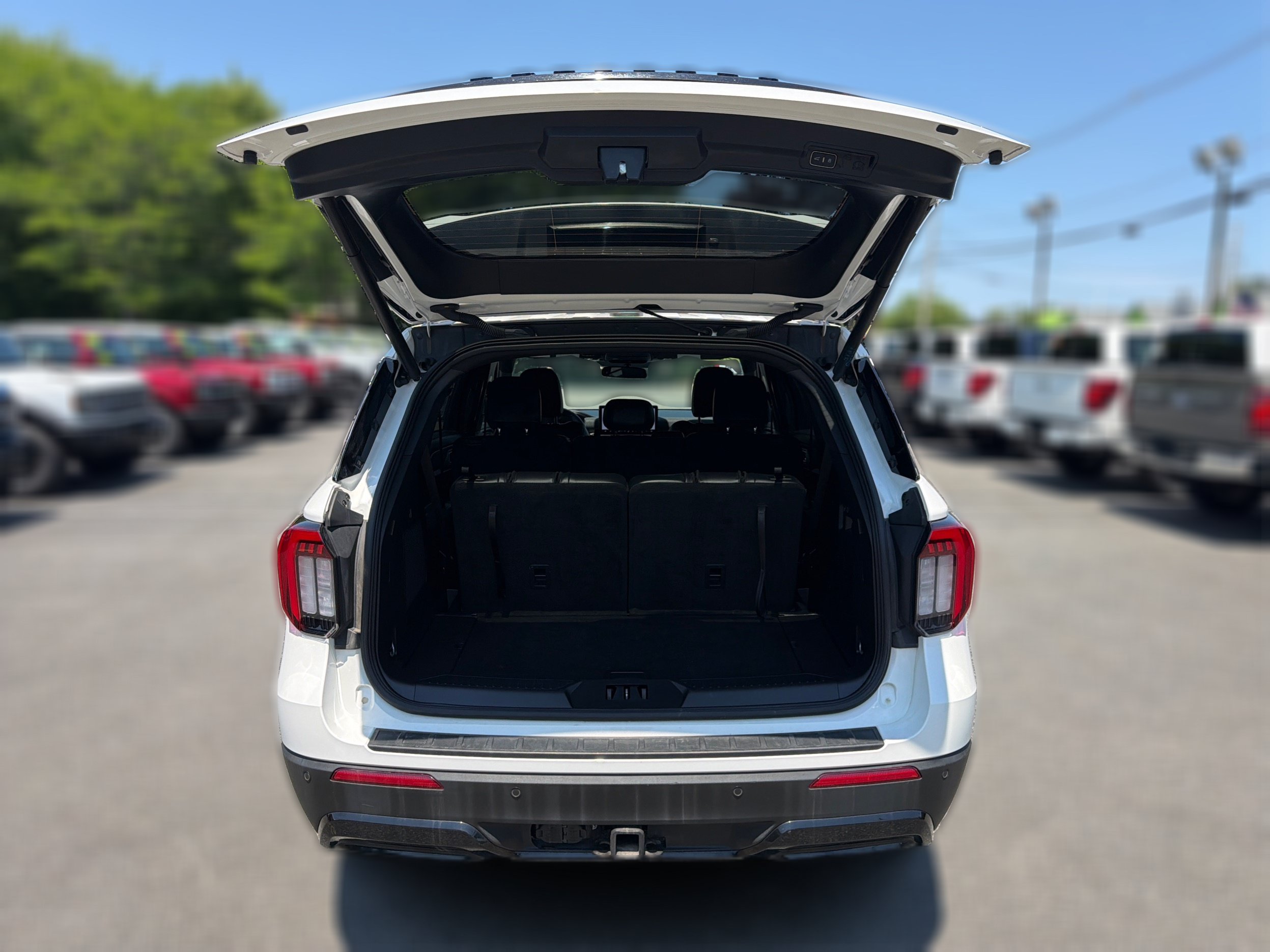 Used 2025 Ford Explorer ST-Line w/ ST-Line Street Pack AWD/4WD image 13