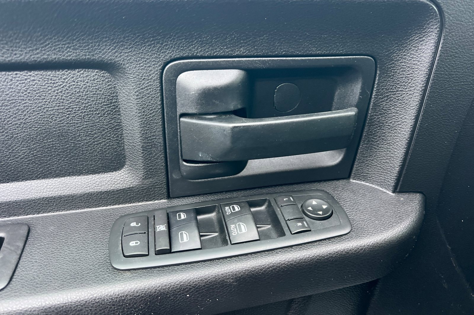 Used 2016 RAM 3500 Tradesman w/ Chrome Appearance Group image 12