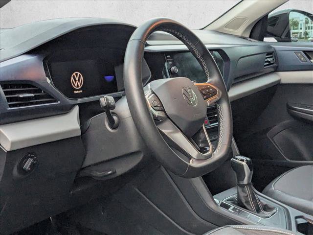 Used 2022 Volkswagen Taos SE image 2