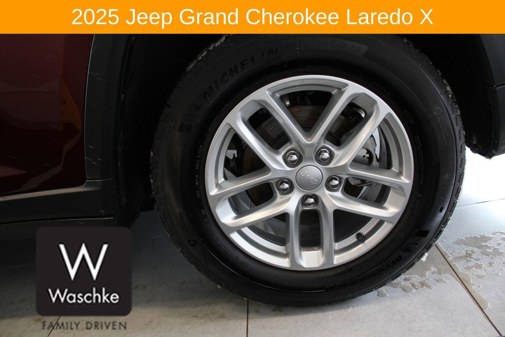 Used 2025 Jeep Grand Cherokee Laredo X w/ Trailer Tow Package AWD/4WD image 13