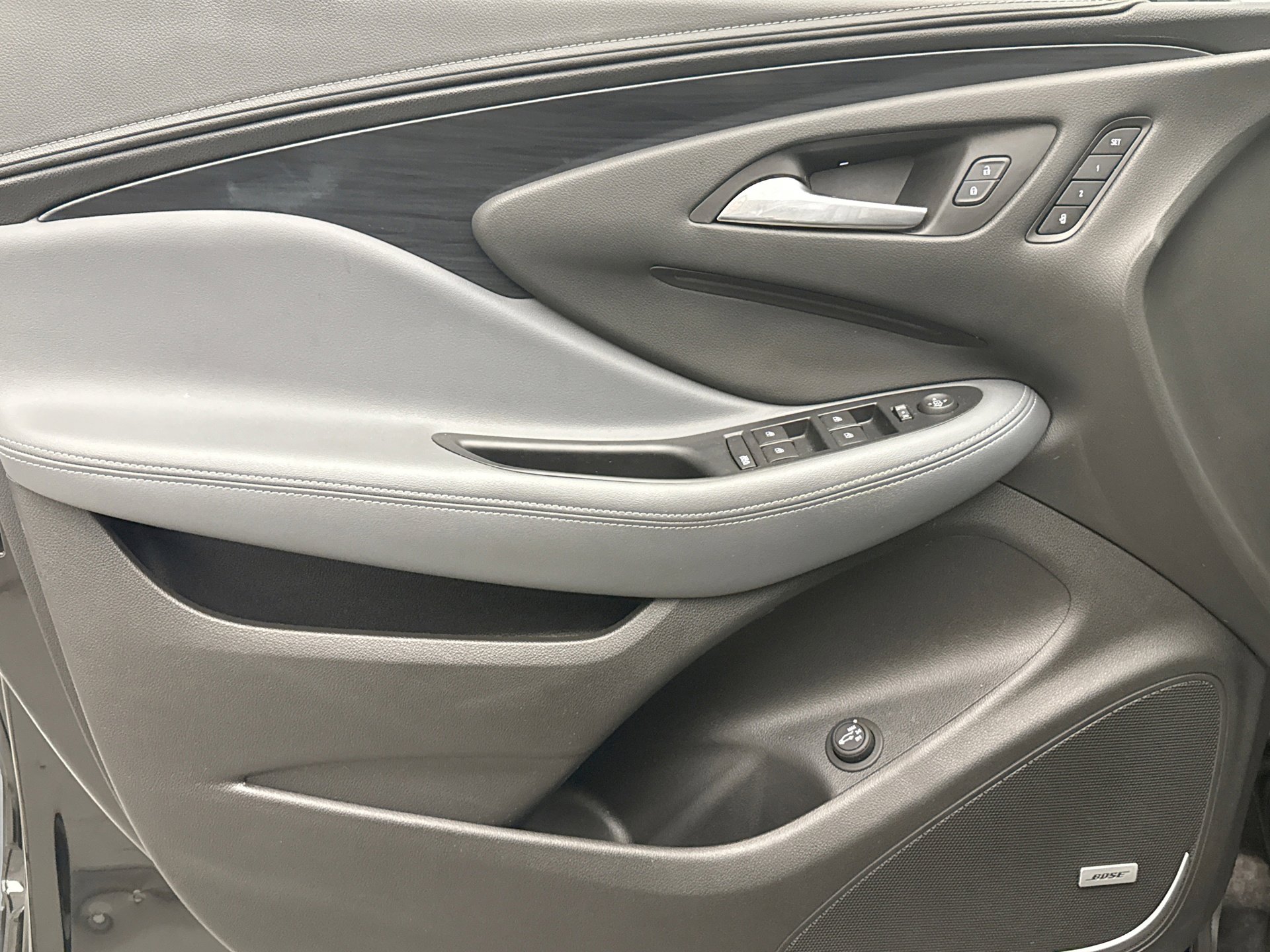 Used 2020 Buick Envision Premium w/ LPO, Interior Luxury Package image 9