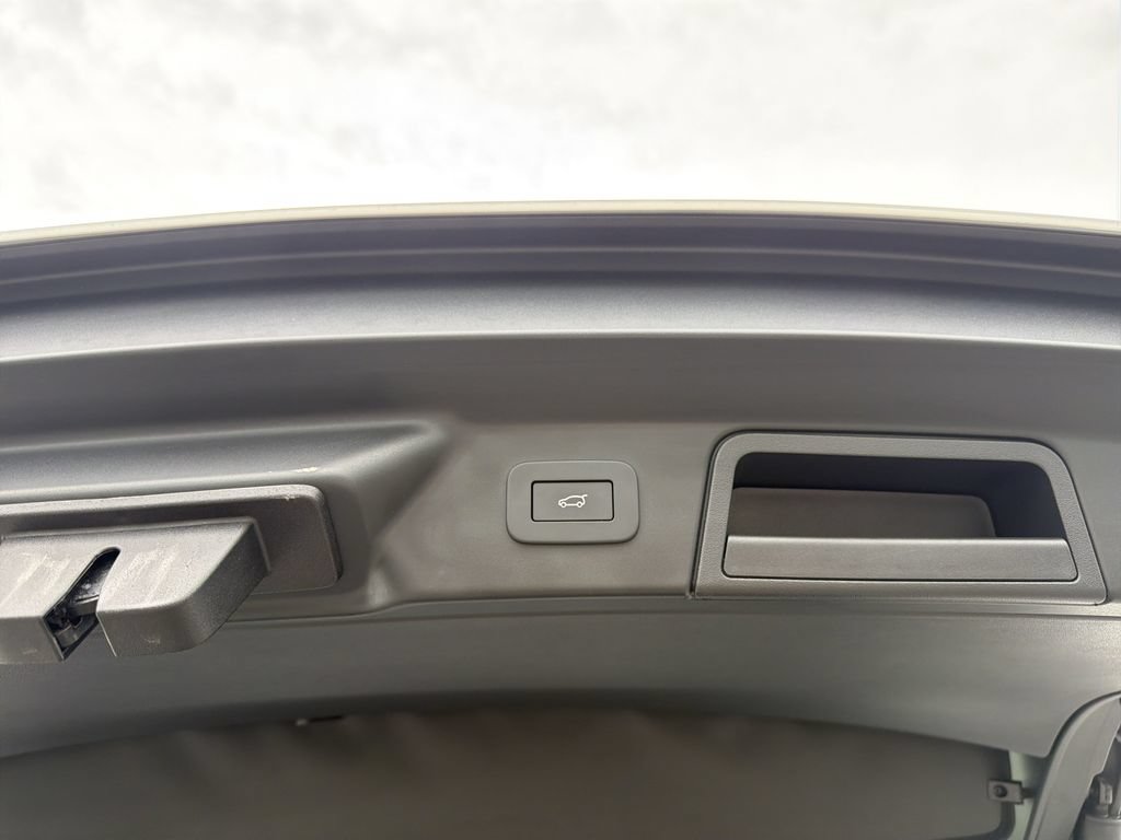 Used 2026 Land Rover Range Rover Velar S AWD/4WD image 13