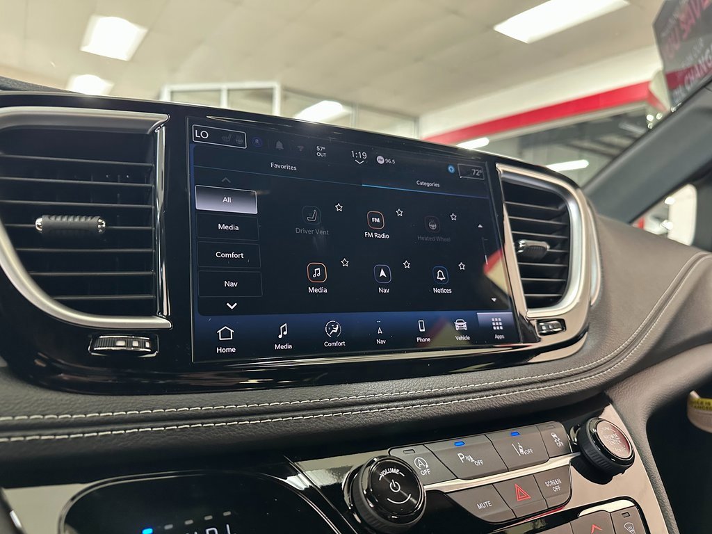 New 2026 Chrysler Pacifica Limited w/ S Appearance Package image 24