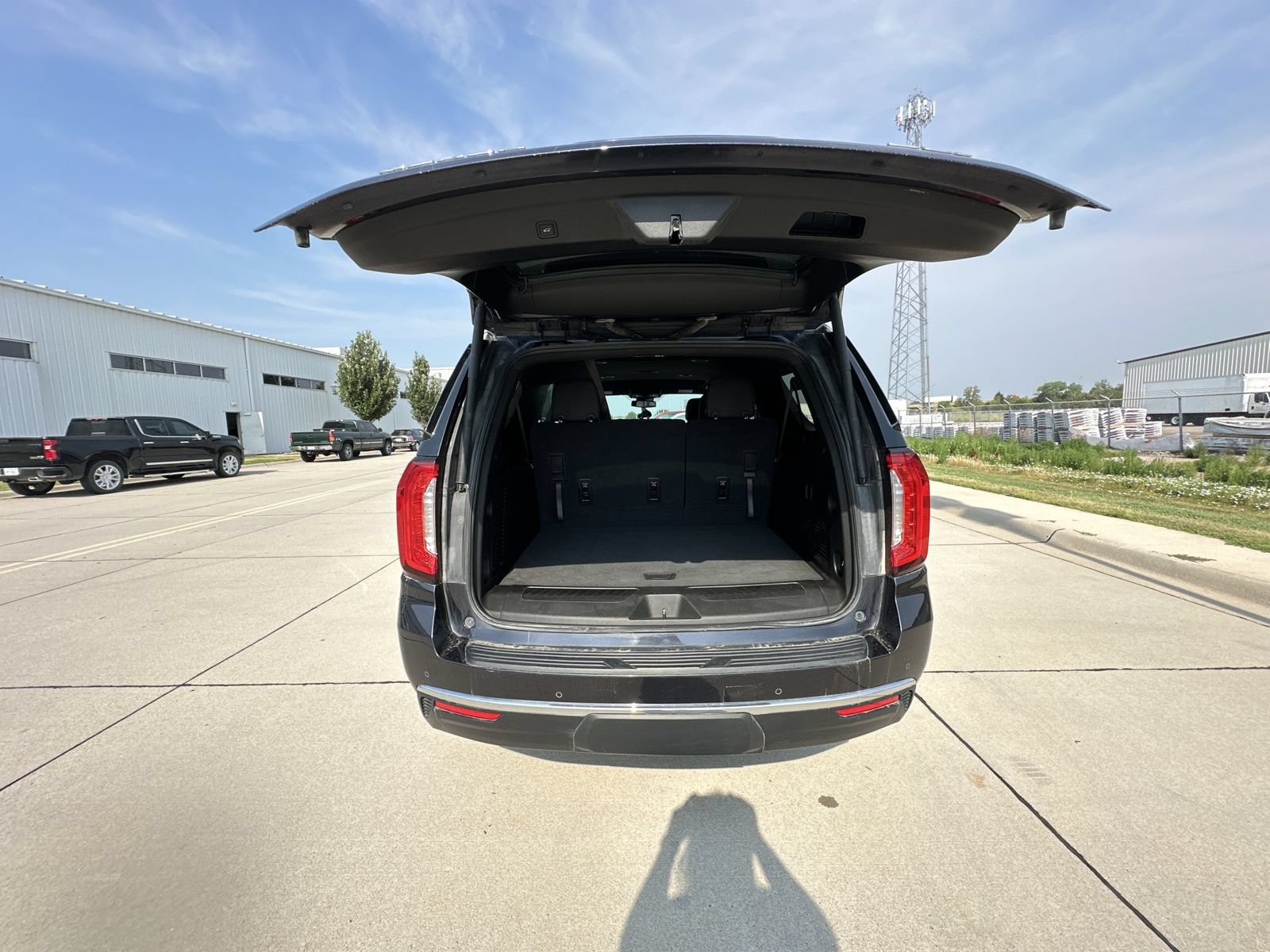 Certified 2023 GMC Yukon XL SLT AWD/4WD image 25